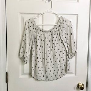 Maurices XS Cold Shoulder Off white/ Black Pattern
